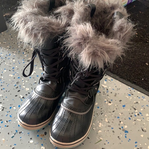 Winter boots in great condition - Picture 1 of 4
